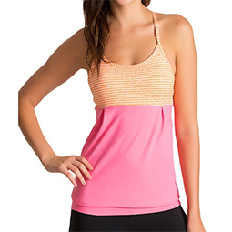 Всё про разные женские футболки: с чем можно их носить?