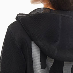 Под надёжной защитой: женские ветровки для прохладного лета и межсезонья